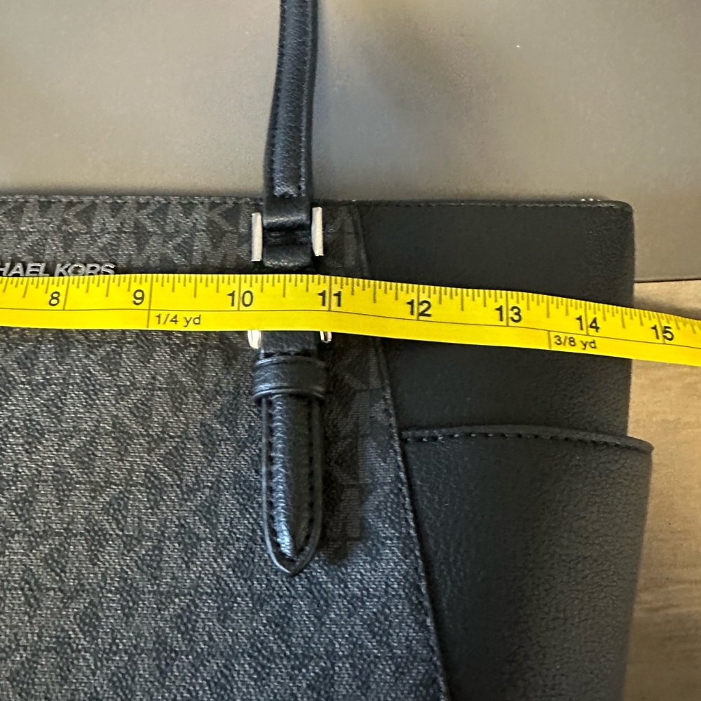Black Michael Kors Jet‎ Set Tote - Picture 3 of 9